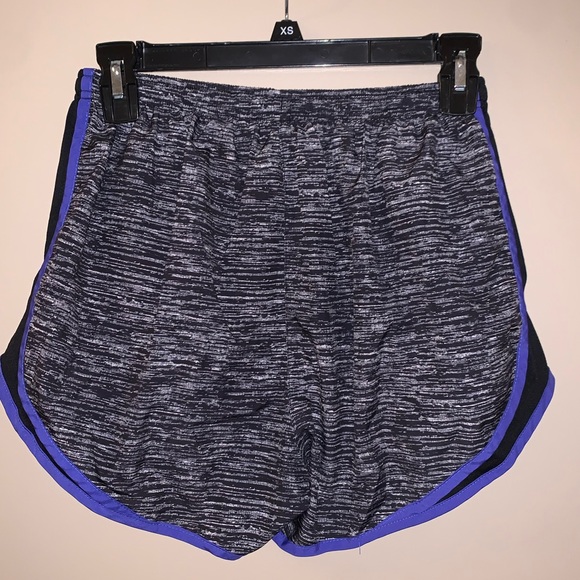 Womens dri-fit Nike shorts - Picture 2 of 3
